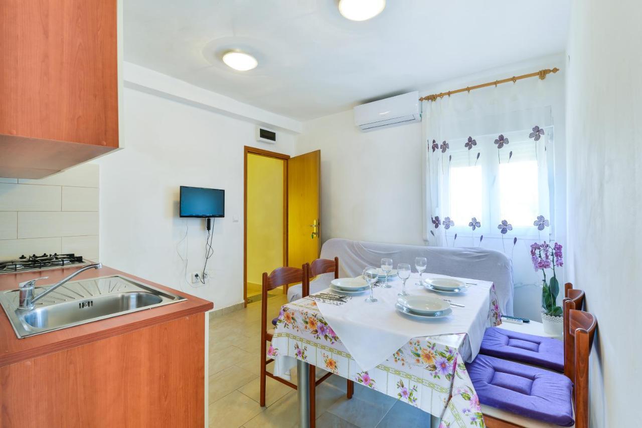 Apartments Citrus Turanj Esterno foto
