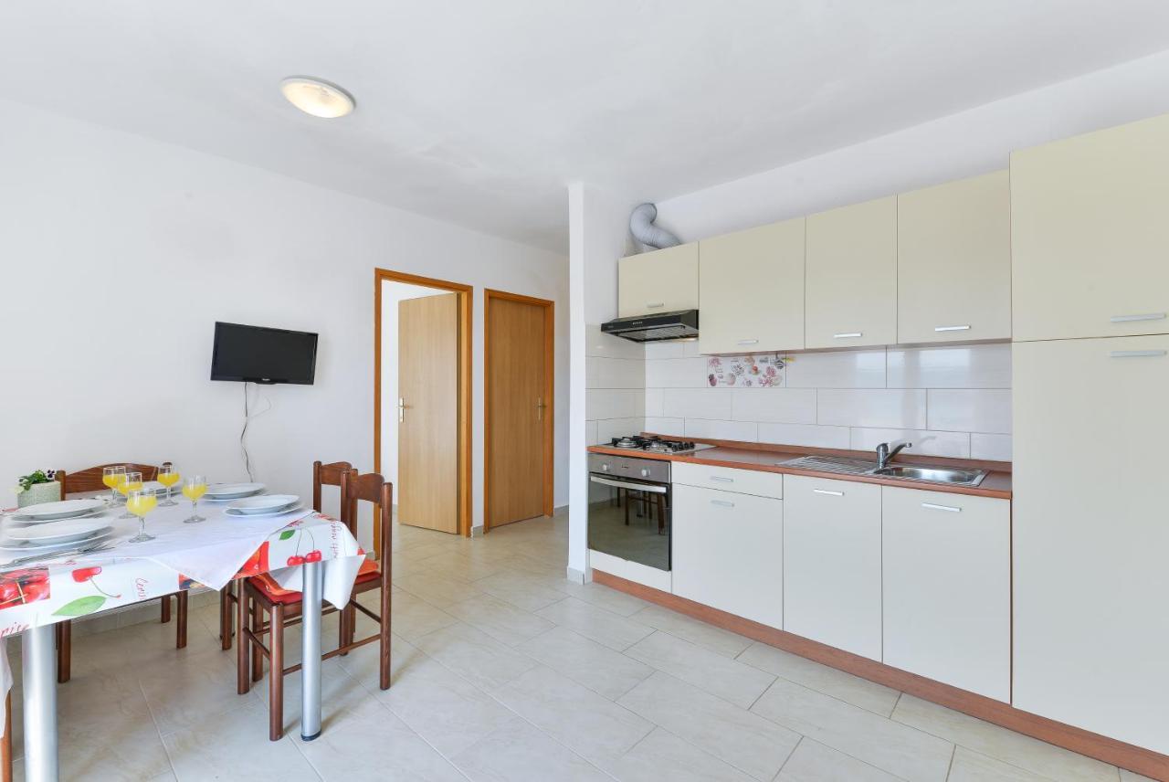 Apartments Citrus Turanj Esterno foto