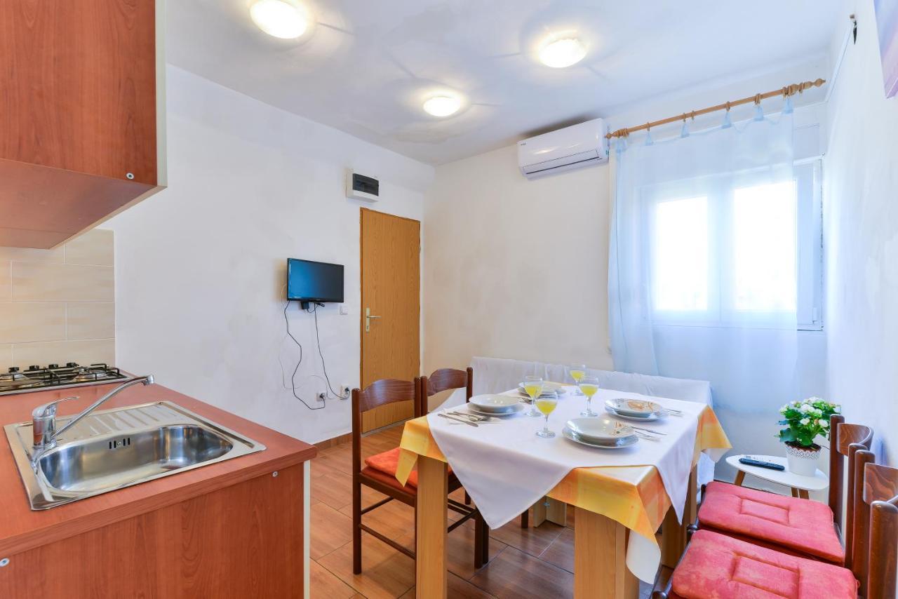 Apartments Citrus Turanj Esterno foto